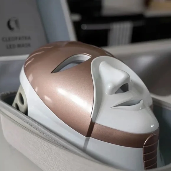 Cleopatra LED Light Therapy Facial Mask - Picture 2 of 7